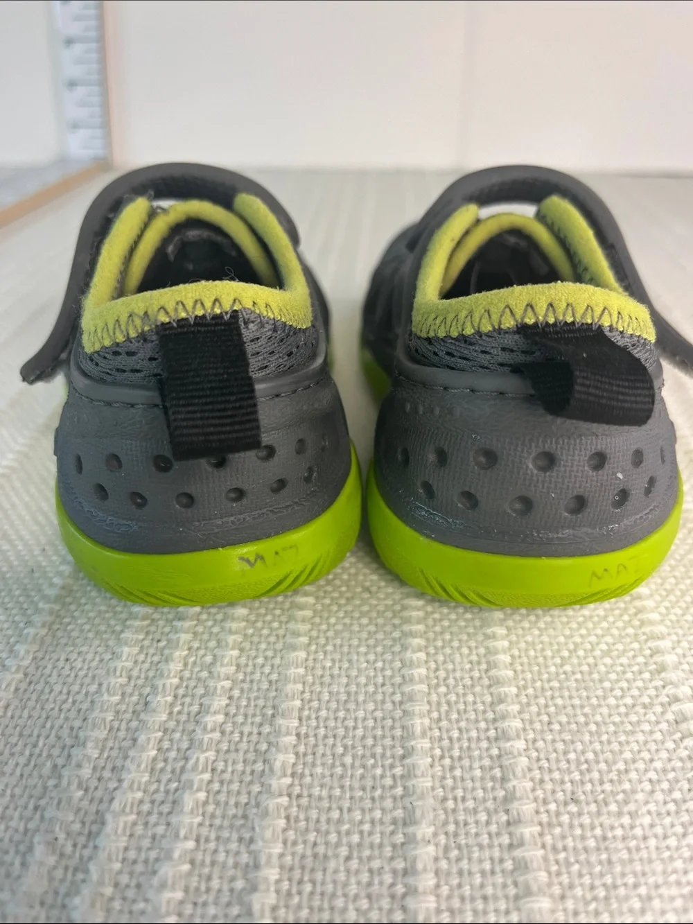 CROCS Kids baby size 7 Gray & Lime Water Swift WATER Expedition, water shoes